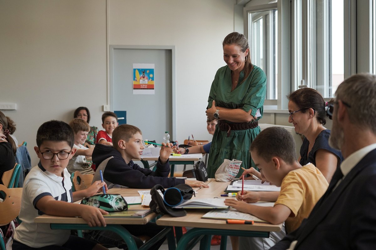 acpoitiers's tweet photo. #Écoleinclusive
5 nouveaux dispositifs Unité localisée d’inclusion scolaire #Ulis sont créés dans l’académie de #Poitiers dont 1 au collège Bellevue #DangéSaintRomain où @BndicteRobert rencontre les élèves et échange avec les équipes engagées dans ce dispositif. #rentrée2022 https://t.co/HIriToZpmB