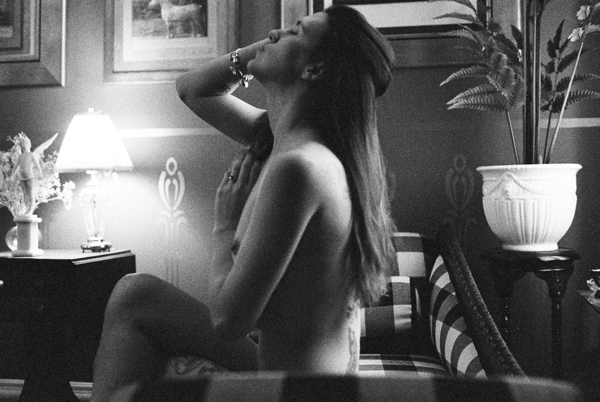 SteelRainImages's tweet photo. So got to try my hand at shooting straight film this is one of the images. I'm ok with how the first time went. @Sweetxsurendyr
#filmcamera #filmphotography #oldschoolphotography #testingskill #nudemodel #altmodel #classic #timelessbeauty @impliedmag https://t.co/ZzTZjiBtQ6
