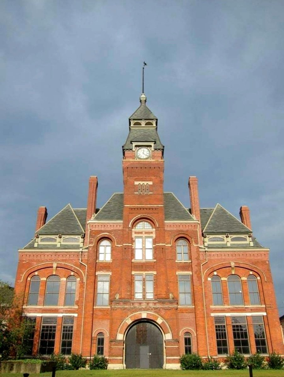 NPSYouth's tweet photo. It's 🇺🇸 #LaborDay!
Check out events at Pullman National Monument today, including an 🥁 Azania Drum Corps with youth drummers and a free guided tour led by the Illinois Labor History Society! ➡️ https://t.co/bp9k12Vlbn
#FindYourPark #PullmanNationalMonument #LaborDayWeekend https://t.co/SzDJqCdjGW