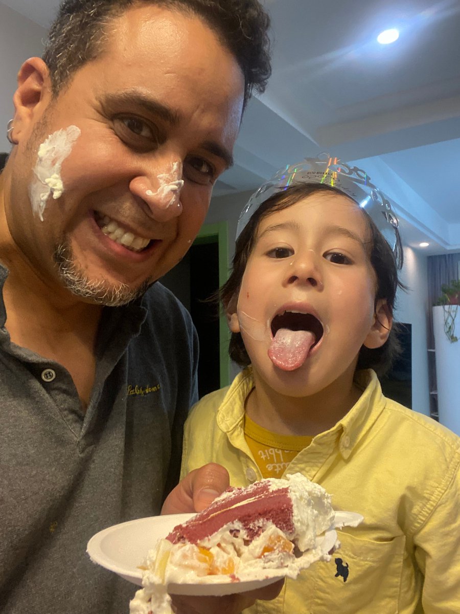 LostBuffoons's tweet photo. #MeetTheTeam Ronald Paredes 🇻🇪 Exhausted artist/#lblnft creator/sweet tooth &amp; Julian Paredes Venezuelan🇻🇪-🇨🇳Chinese hybrid/ Robot aficionado/pizza eater/wall climbing recklessly/ #lostbuffoons of choice "Red Labi" #NFTlove #NFTlover #NFTcrush #NFTfamily #dadlife https://t.co/tgGgiGe5Nb