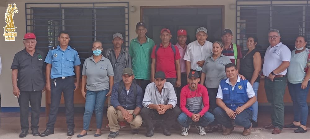 1/1 El Juez Local Único de San de Limay - #Esteli, Dr. Federico Matamoros Torrez, juramento a la Sra. Nure Selena Mendoza como Facilitadora Judicial del casco urbano y se realizó capacitación a los Facilitadores del municipio sobre el “Registro del Estado Civil de las Personas”.