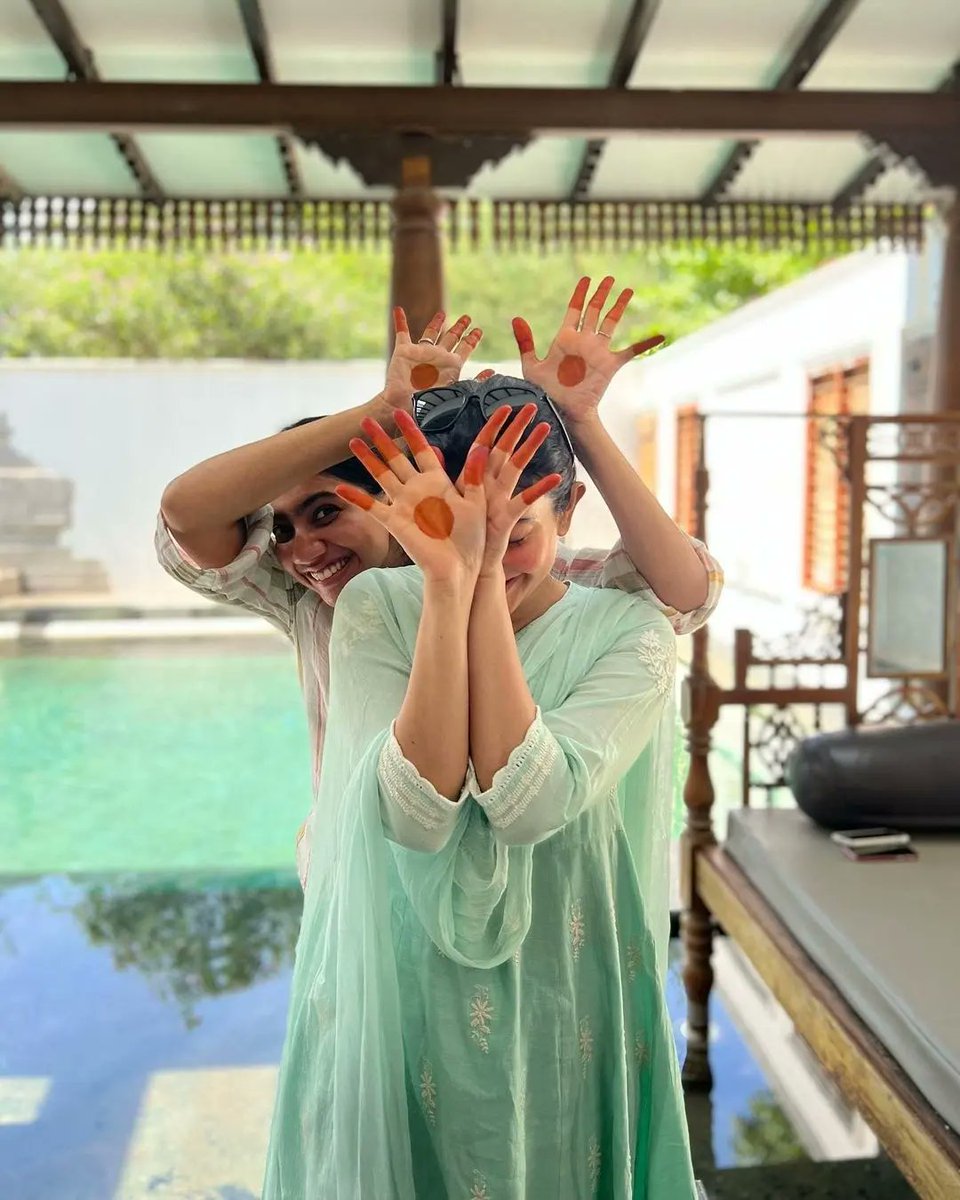 SaiPallaviMania's tweet photo. Thank u Palluma for posting the pics 😍❤️. @Sai_Pallavi92 #PoojaKannan https://t.co/UQ48LkeSb1