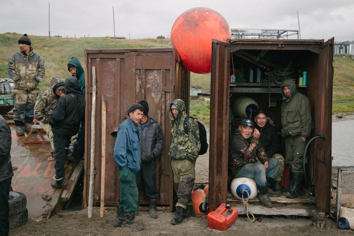 Qm gm Quantum family and friends! ❤ Happy Labor day! 👷🏽 Work: Lorino Container, Lorino Fishermen, Chukotka Collection: Rumors of Arctic Belonging Artist: Kiliii Yuyan @KiliiiYuyan opensea.io/collection/rum…