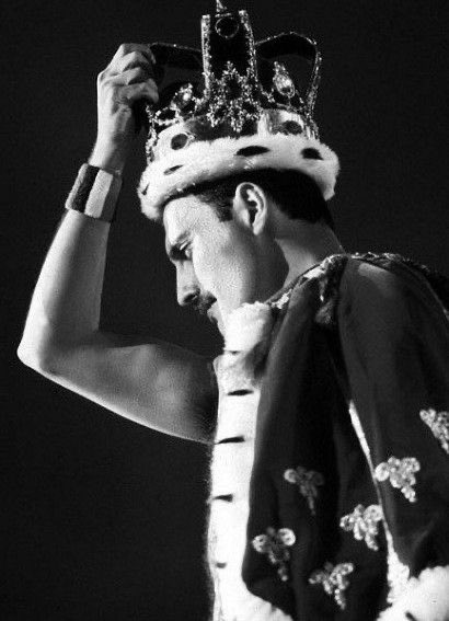 Bu dünyadan bi efsane geçti Happy 76th birthday in heaven today, Freddie Mercury 