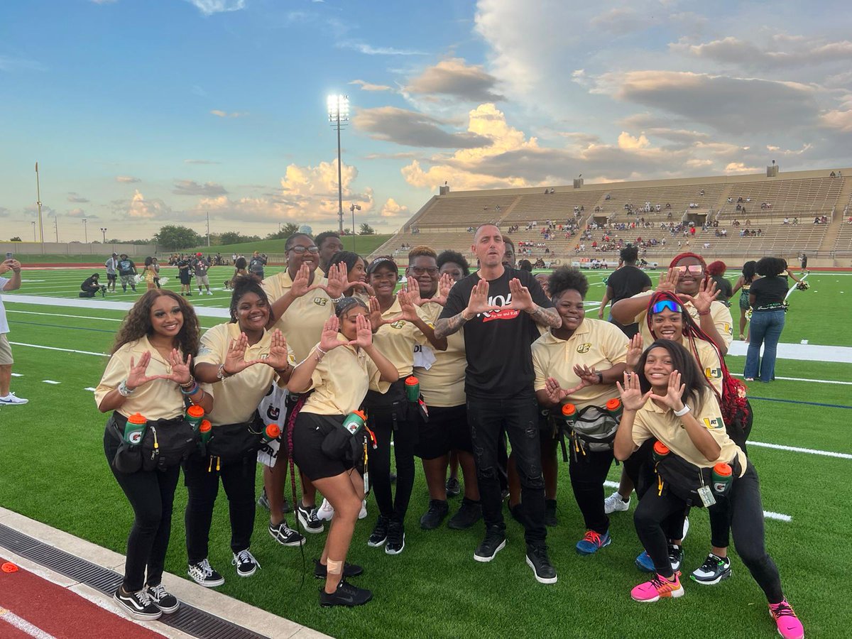 Desotosportsmed's tweet photo. 👍🏾 Job green💚staff!  0 cramps, had a sense of urgency, and owned the sideline!  We are #TheStandard! S/O to @K104FM for the love https://t.co/pYuut4HTuq