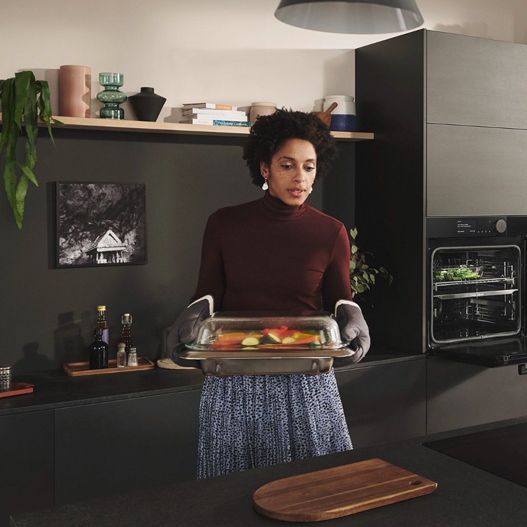 SamsungFR's tweet photo. À la base, nous voulions l’appeler le Dual Couple Steam™️ mais ce n’est pas passé auprès du marketing 😄
Mais rien ne vous empêche de l’appeler comme ça chez vous.
Pour en savoir plus sur le four #DualCookSteam, c’est ici : https://t.co/LqNwuUhVoW