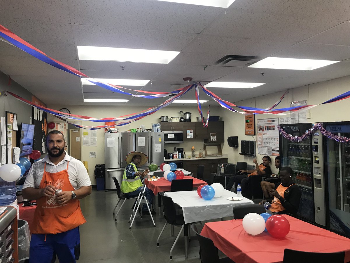 lindsey52280's tweet photo. All ready for our Labor Day celebration! Grilled beef dogs for all :) #3202rocks  ⁦@GarganoTom⁩ ⁦@besseyangela1⁩ https://t.co/SJpW2Q78H7