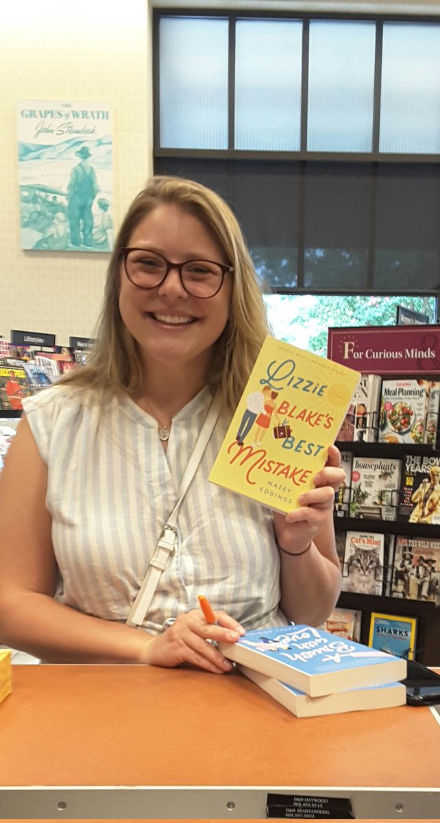 Look who stopped by and signed her books! <a href="/MazeyEddings/">Mazey Eddings (actual account is @foxygrandpa27)</a> @BNMagic <a href="/barnesandnoble/">barnesandnoble</a> <a href="/BNBuzz/">Barnes & Noble</a>
