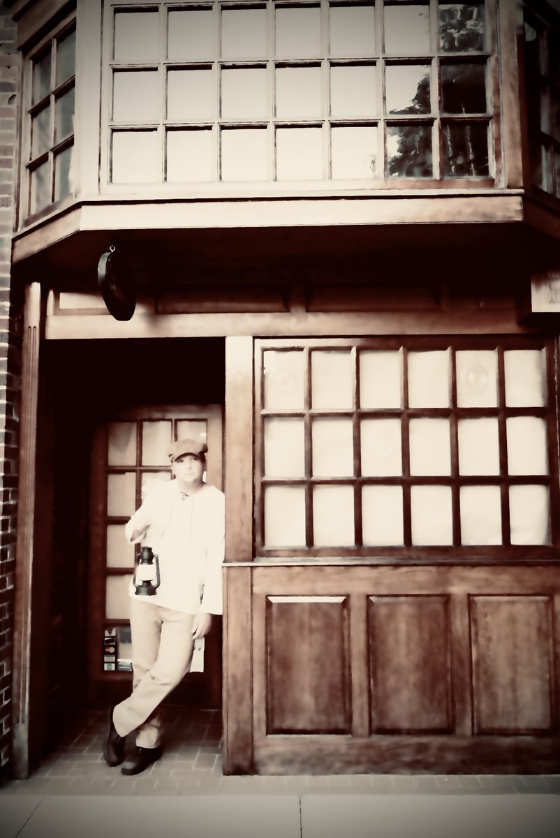 Sometimes history isn’t immediately available about certain images, but that doesn’t mean you can’t make a thirst trap for the 1930’s. #1930s #ThirstTrap #828isGreat