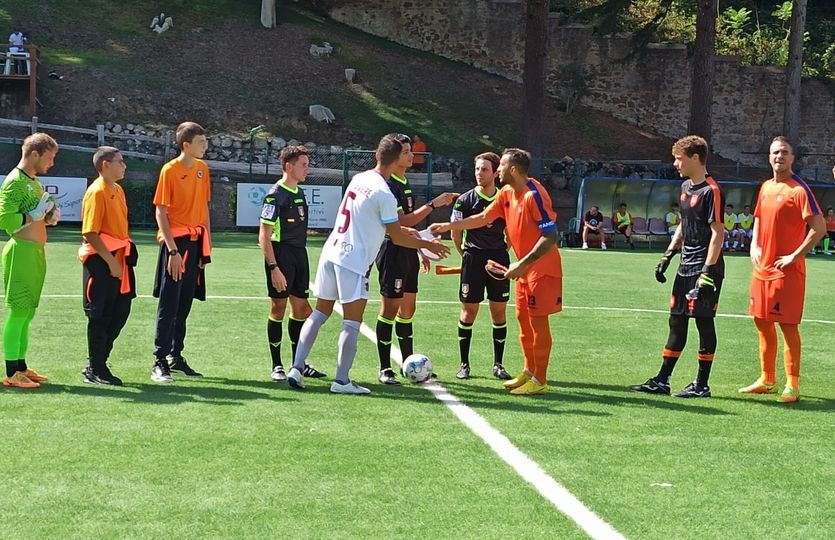 _CoRoSaFe's tweet photo. Fecha 1 - #SerieD

Trastevere 3 - 1 #RomaCity 

Paso en falso en el debut, pero servirá para corregir errores.

Orgullosos de pertenecer a este nuevo proyecto!!!

💪Vamos @RomaCity_FC_Arg  🤛👊🤜 https://t.co/7N2xG6Ebby
