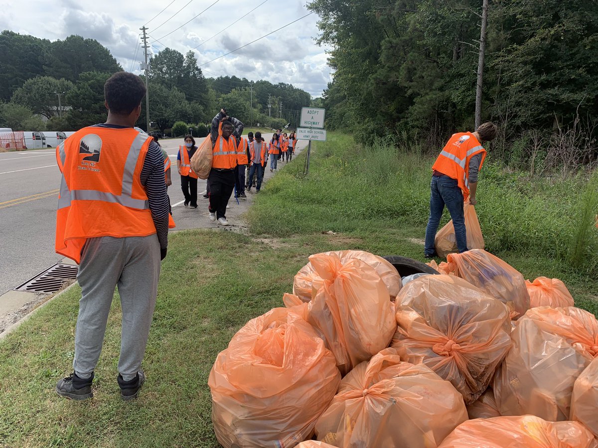 Eb4lEnloe's tweet photo. A few cadets participated in Adopt -A-Highway cleanup this morning and collects loads of trash. 🦅 https://t.co/wIKD25DPLW