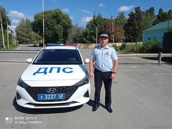 Елецкий автоинспектор спасает жизни
За полгода автоинспектор, елецкий лейтенант полиции Евгений Волохов трижды спасал жизни участникам дорожного движения.  
  
В январе этого года ночью на трассе «Дон» опрокинулся автомобиль «ЗАЗ ВИДА». Пострадал 21-летний уроженец ДНР…