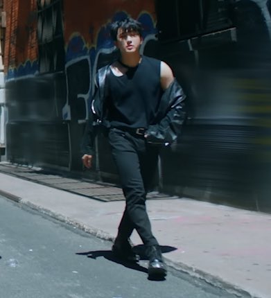 seolarsmoon's tweet photo. CHANGBIN WALKING IN A LEATHER JACKET WITH ONE SHOULDER OUT OH MY GOD I CANT BREATHE https://t.co/aTV5wA9YAc