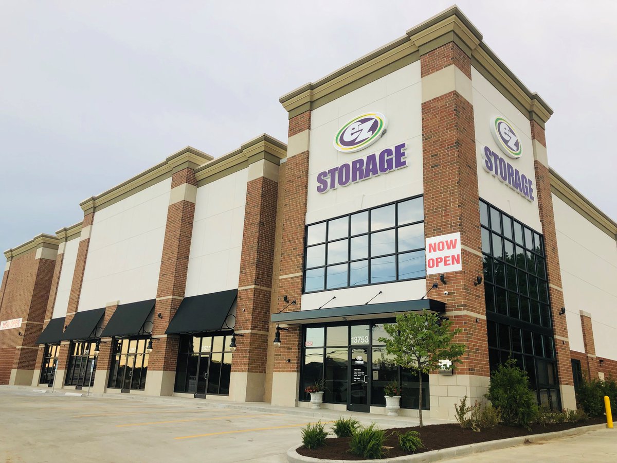 EZStorageSTL's tweet photo. We have storage units available in multiple sizes, ranging from 5x5 to 10x30. Keep your business running smoothly by storing extra inventory in our spacious, climate-controlled units. Reserve your unit online today: https://t.co/ZloSztobIL #EZStorage #Storage https://t.co/3cmKnZjri2