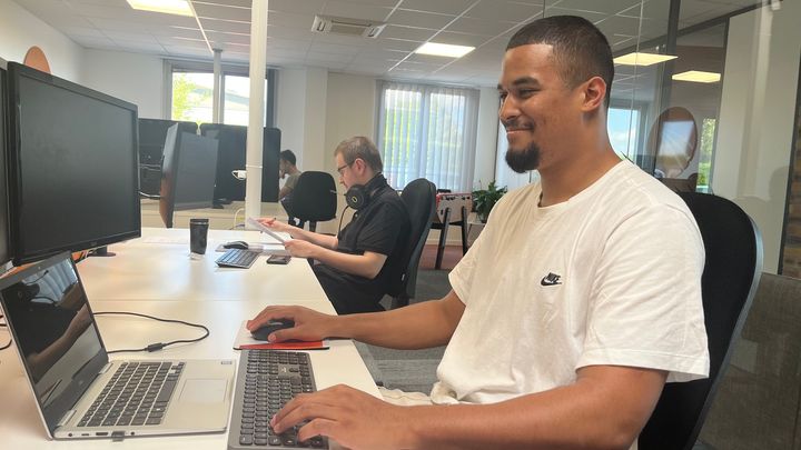 AppliDev' tweet media