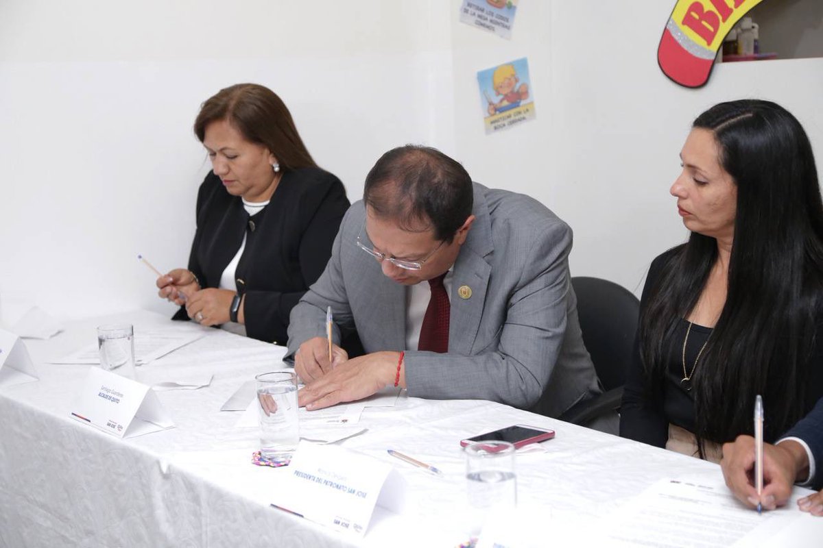 MunicipioQuito's tweet photo. Los niños y niñas 👶 de 1 a 3 de años de edad en estado de vulnerabilidad, contarán con atención gratuita en los Centros de Desarrollo Infantil, este magnífico proyecto liderado por @PatronatoSJ contará con excelentes profesionales https://t.co/hgBnA7yTJX
