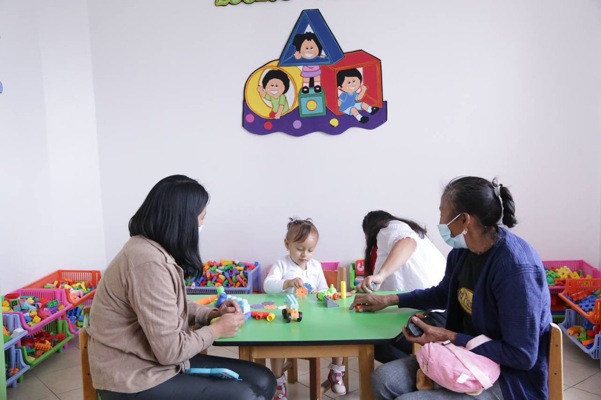 MunicipioQuito's tweet photo. Los niños y niñas 👶 de 1 a 3 de años de edad en estado de vulnerabilidad, contarán con atención gratuita en los Centros de Desarrollo Infantil, este magnífico proyecto liderado por @PatronatoSJ contará con excelentes profesionales https://t.co/hgBnA7yTJX