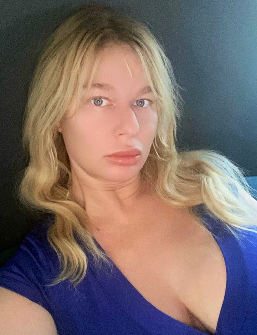 Another day hiding from the heat. 😭 https://t.co/Agin722Qtu<a href="/tag/x3show"class="tags"><span>#x3show</span></a>