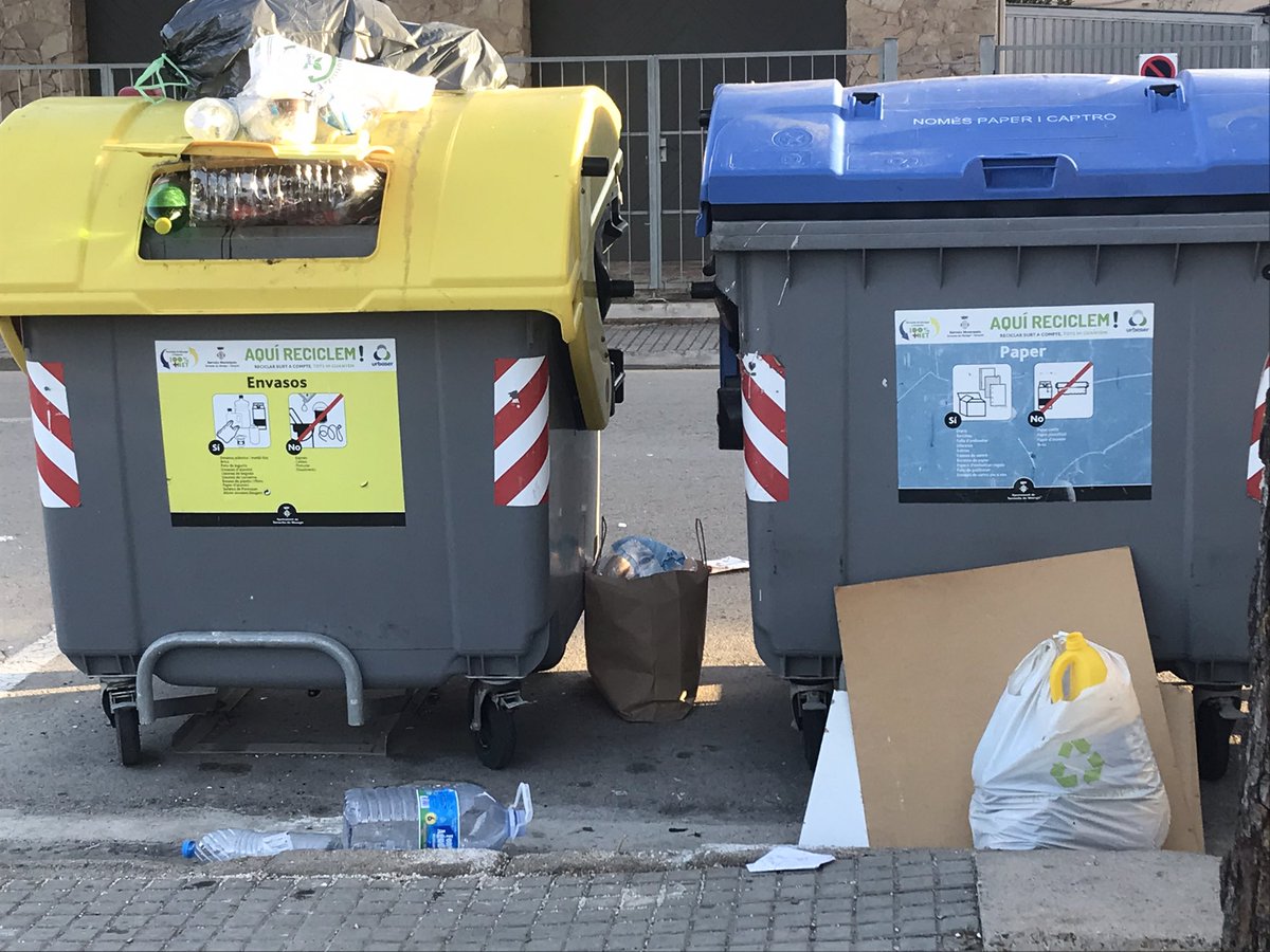 avelsgriells's tweet photo. Dilluns 5 de Setembre, brutícia de mesos. No escombran desde fa molt de temps. Això és una injustícia. @avelsgriells #griells #estartit #torroella #emporda #baixter https://t.co/YEoHd4sFwG