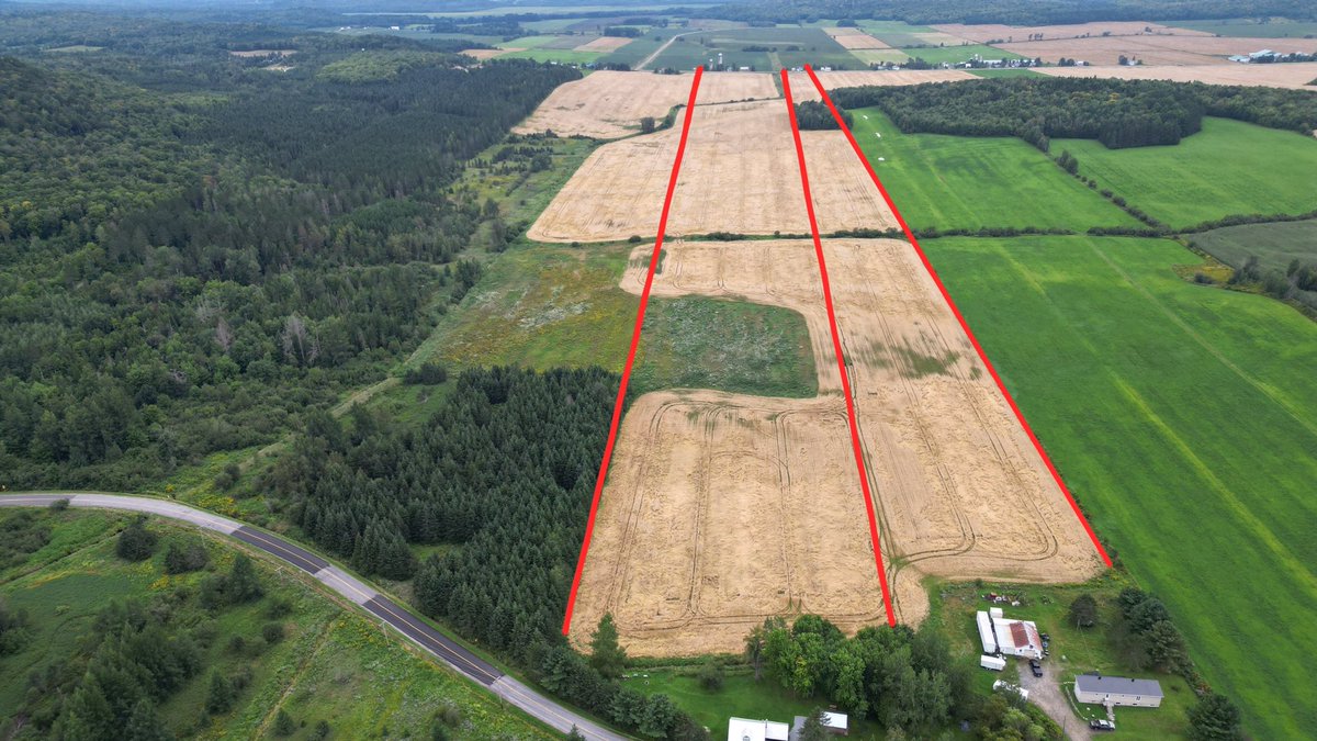 Je m'approche tout doucement. Je sors les volets. Je vais bientôt me poser dans le champ du texte. agencetopo.qc.ca/wp/events/even…