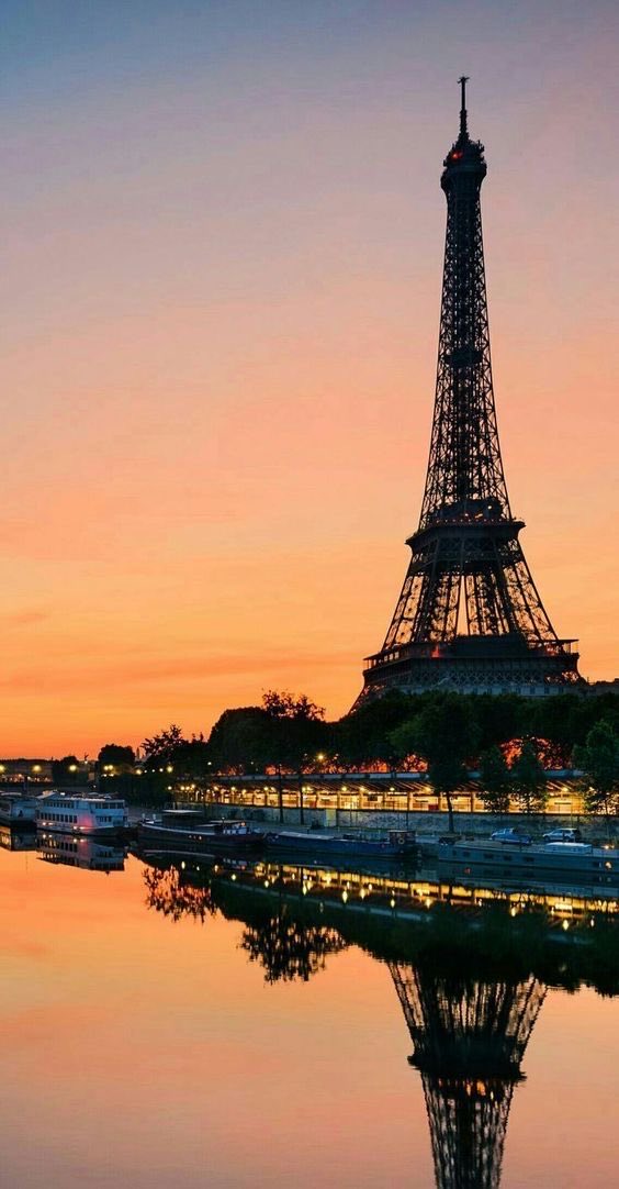 LeaFbpe's tweet photo. Elle règne sur Paris comme une #reine depuis l’#expositionuniverselle de 1889 et attire chaque année des millions de visiteurs. Moi j’ai de la chance, je ne vis pas loin d’elle.
#Photographie
#TourEiffel
#Paris7eme
#ChampdeMars https://t.co/M8pY0kPaVm