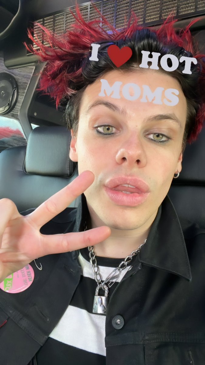 yungblud's tweet photo. GTG … thankyou i love you! 🖤☠️🖤 https://t.co/idoPnV6IHX