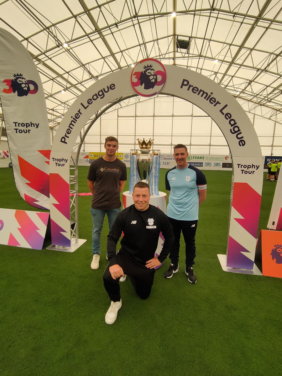BGYouthService's tweet photo. Great day at @HouseofSportCDF for the @premierleague #TrophyTour πβ½οΈππ»
Well done Greg on receiving your #CommunityCaptain award ππ» https://t.co/7vLmcvfKtG