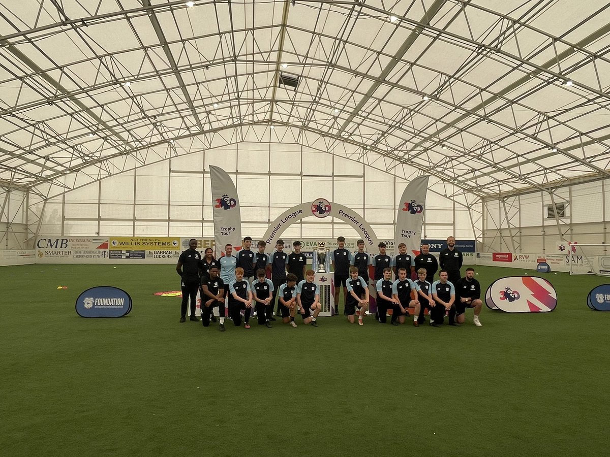 BGYouthService's tweet photo. Great day at @HouseofSportCDF for the @premierleague #TrophyTour πβ½οΈππ»
Well done Greg on receiving your #CommunityCaptain award ππ» https://t.co/7vLmcvfKtG