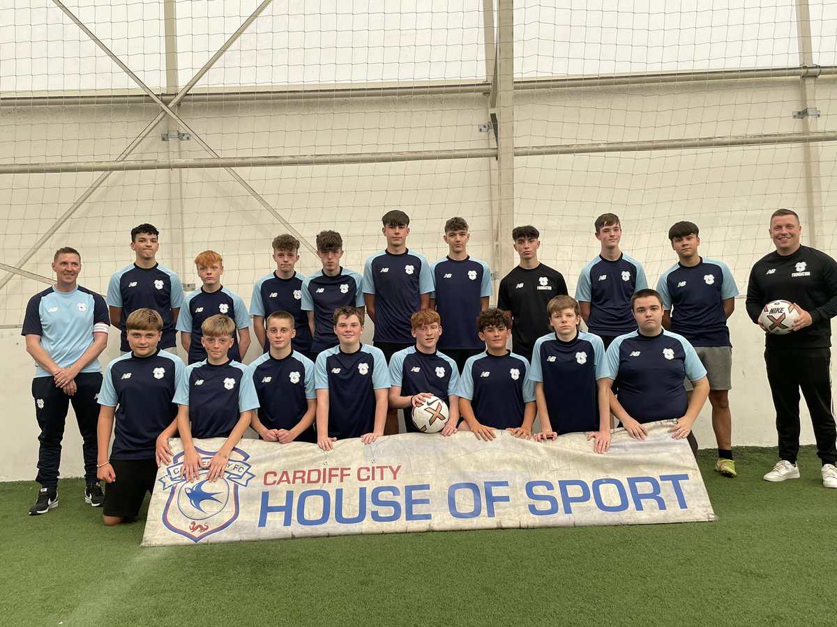 BGYouthService's tweet photo. Great day at @HouseofSportCDF for the @premierleague #TrophyTour πβ½οΈππ»
Well done Greg on receiving your #CommunityCaptain award ππ» https://t.co/7vLmcvfKtG