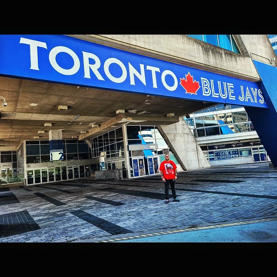 LifeofLeonMarin's tweet photo. I visited Toronto, Canada this past weekend and it was absolutely amazing! #Toronto #tdot #thesix #cntower #drake https://t.co/cRxwvdqPTp