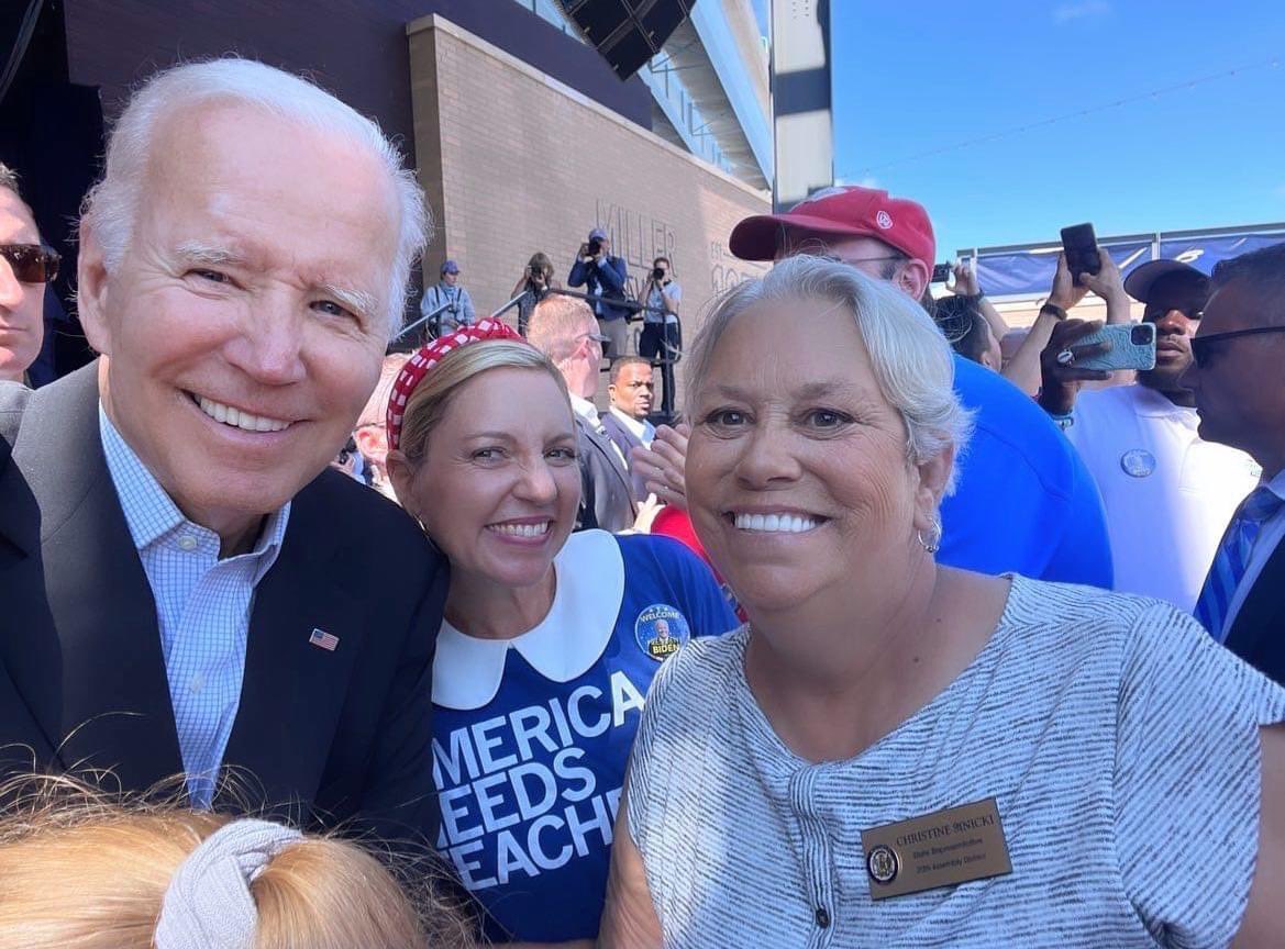 eTukTukot's tweet photo. Our President and Our Chair! #LaborFest #MKEDems #LaborDay2022 https://t.co/iBvCU6u87j