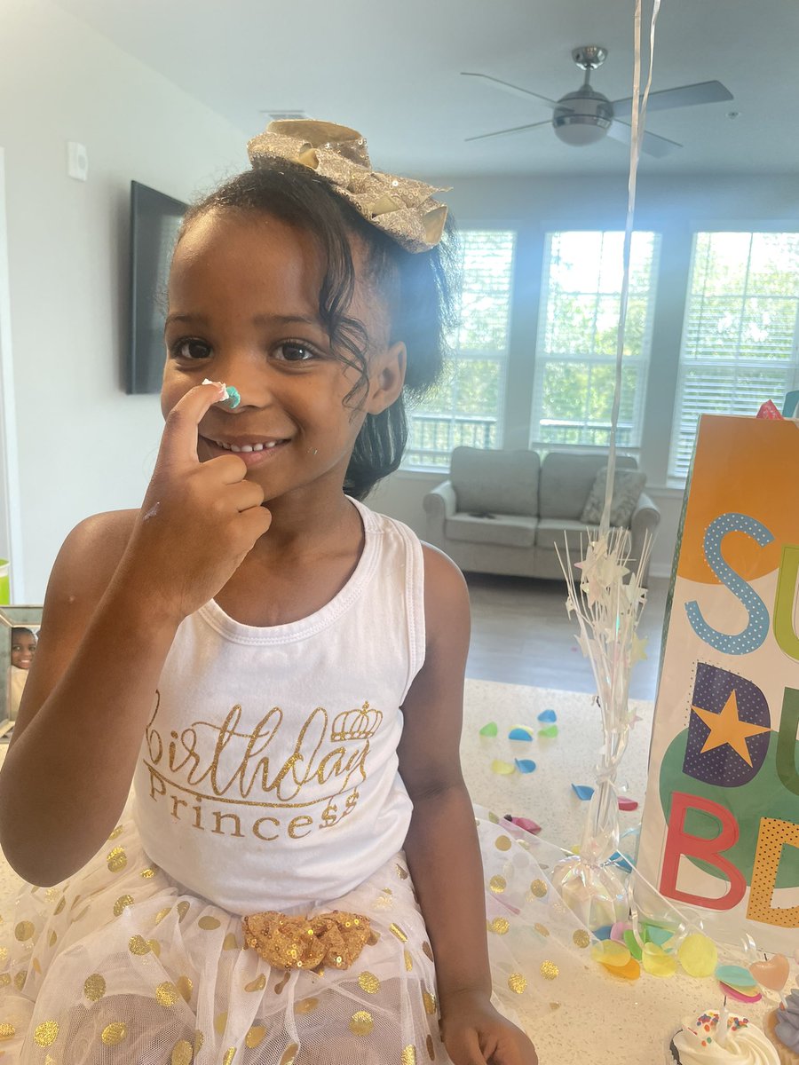 itscearanicole's tweet photo. Happy Blessed Birthday sweetheart!the sweetest, kindest girl. Forever grateful for you! We love you!!!! 💕 #GoldenBirthday #MyVirgo https://t.co/VCqX5MYo2f