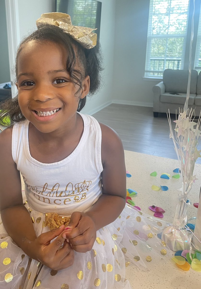 itscearanicole's tweet photo. Happy Blessed Birthday sweetheart!the sweetest, kindest girl. Forever grateful for you! We love you!!!! 💕 #GoldenBirthday #MyVirgo https://t.co/VCqX5MYo2f