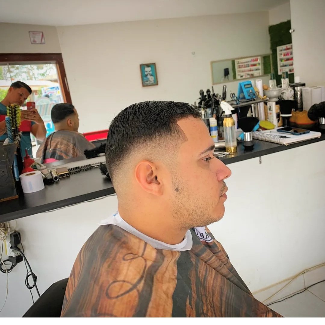BarbeshopMedina's tweet photo. # barbearia Douglas medina ๐ #barbershopconnect #barberlife #barberlifestyle
#lowfade #haircolor #barbernations #thebarberpost #barbershop #faded #fade #barbers #barberlessons #brasilbarbers #hair #hairdresser #barbeirosdobrasil #brasilbarbers #riodejaneiro #barbero #hairsty https://t.co/JSDck2ndm1