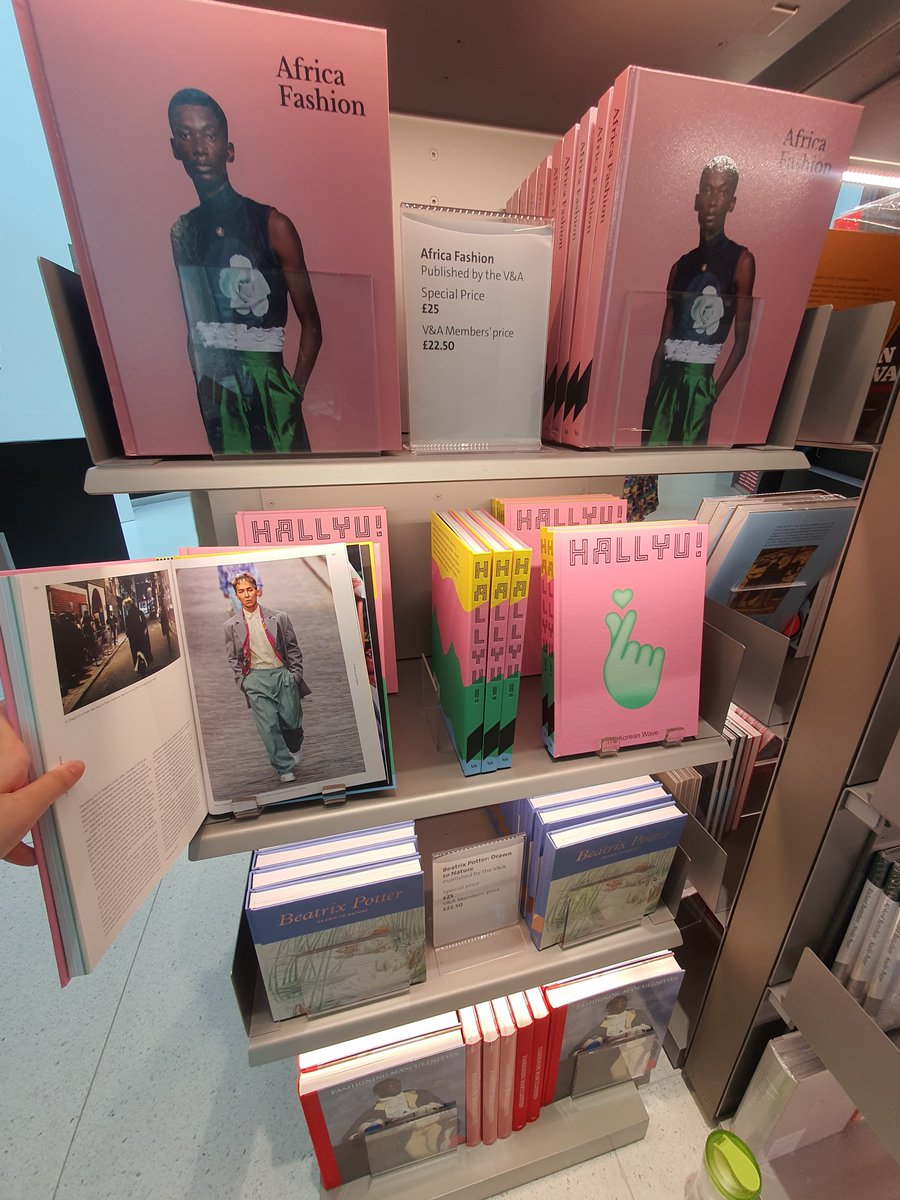 winneroverload's tweet photo. Seeing Mino at work! Super proud!!!π₯°π₯°π₯°ππ
@official_mino_ featured on the @V_and_A catalogue for the HALLYU! exhibition! Opens for the public on the 24th September 2022!!
Please book your tickets now!!! #myvam #hallyuLondon #HallyuattheVA https://t.co/6eObyK8U4g