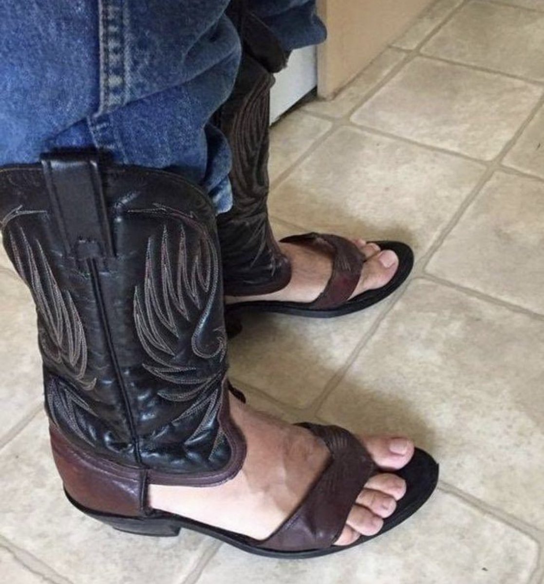 HugeJohnSimmons's tweet photo. Being worn by a #MegaRepublican! https://t.co/nixo80HsHl