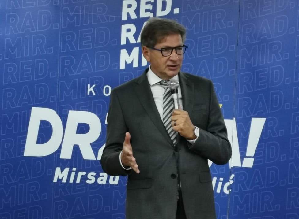 PlatformaBiH's tweet photo. Danas smo u Zenici pokazali da su kandidati Koalicije @Drzava_ i naš kandidat za člana Predsjedništva BiH prof.dr. Mirsad Hadžikadić jedina istinska alternativa i budućnost Bosne i Hercegovine.
#Zenica je ispunila očekivanja.
@MirsadBiH #IzboriBiH #opciizbori2022 #MH2022 #vjeruj https://t.co/CA8l2IIs85