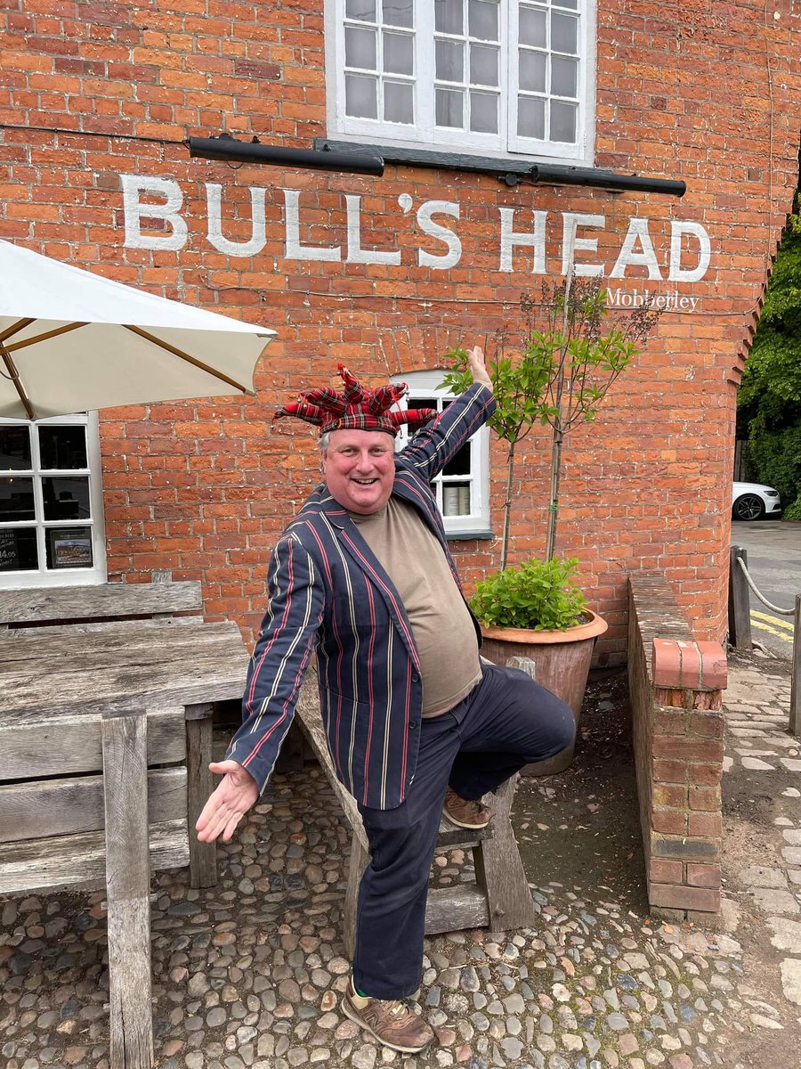 It's the news that you've all been waiting for..... Lord Ted is BACK this Wednesday with his famous Pub Quiz!!! Join us early to secure a table, grab a tasty bite to eat &amp; then get quizzical with Ted at 8pm.
#quiz #Wednesdaywisdom #quiznight #noreservations