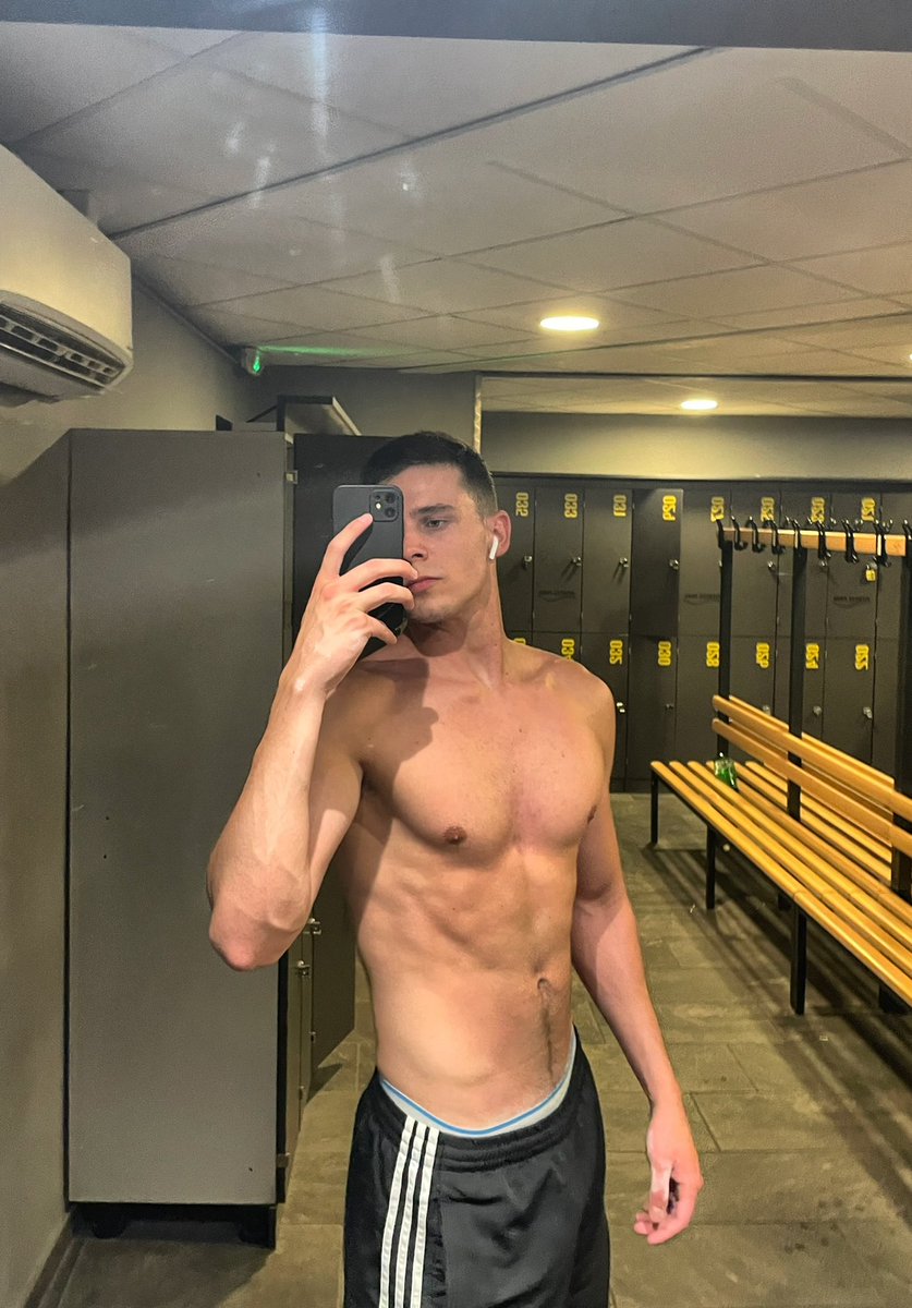 alban2dd's tweet photo. bonsoir 👀 https://t.co/1zAKn58csf