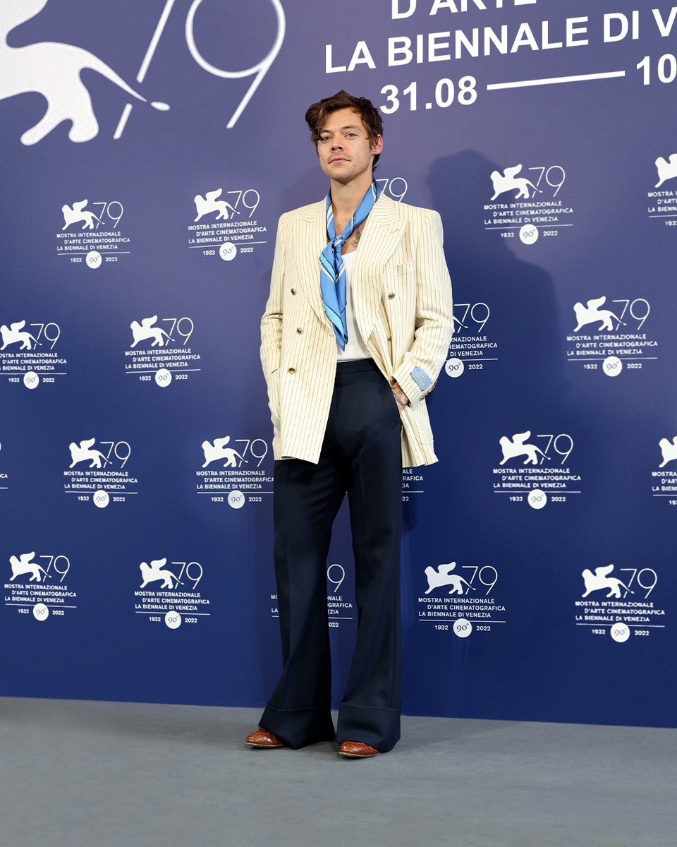 gucci's tweet photo. At the Venice International Film Festival, #HarryStyles was captured in a custom Gucci suit, as well as a sartorial look from #GucciHAHAHA, which he envisioned with #AlessandroMichele. Styled by @harry_lambert. @Harry_Styles #BiennaleCinema2022 #LaBiennaleDiVenezia #Venezia79 https://t.co/fm80CzZdzN