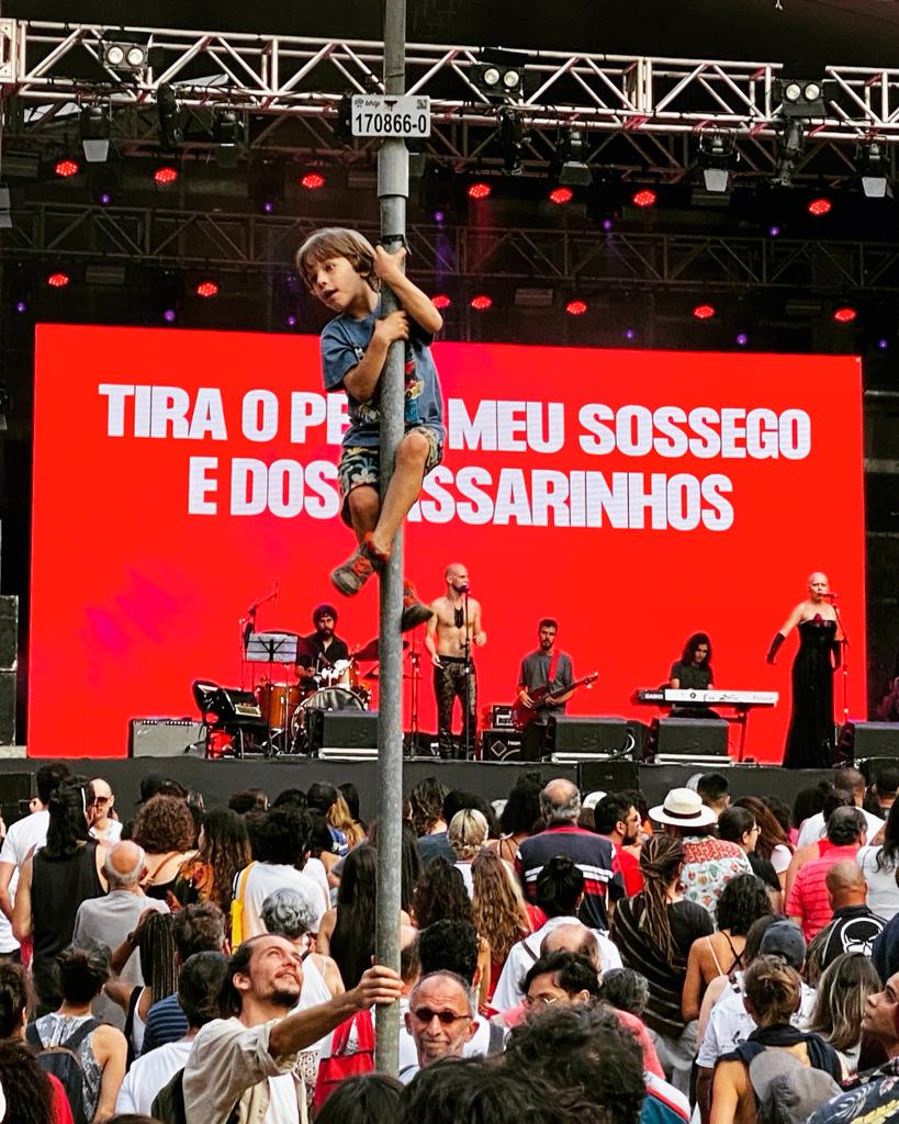 minhabh_'s tweet photo. Ainda digerindo o que foi o Festival Amazônia Serra do Curral! Obrigada a todo mundo que colou pra dar o grito em defesa das nossas montanhas e florestas. Tamo junto, BH! ✊🏽💚🐦

📸 Ricardo Mehedff https://t.co/x3Z4IQ5zI5
