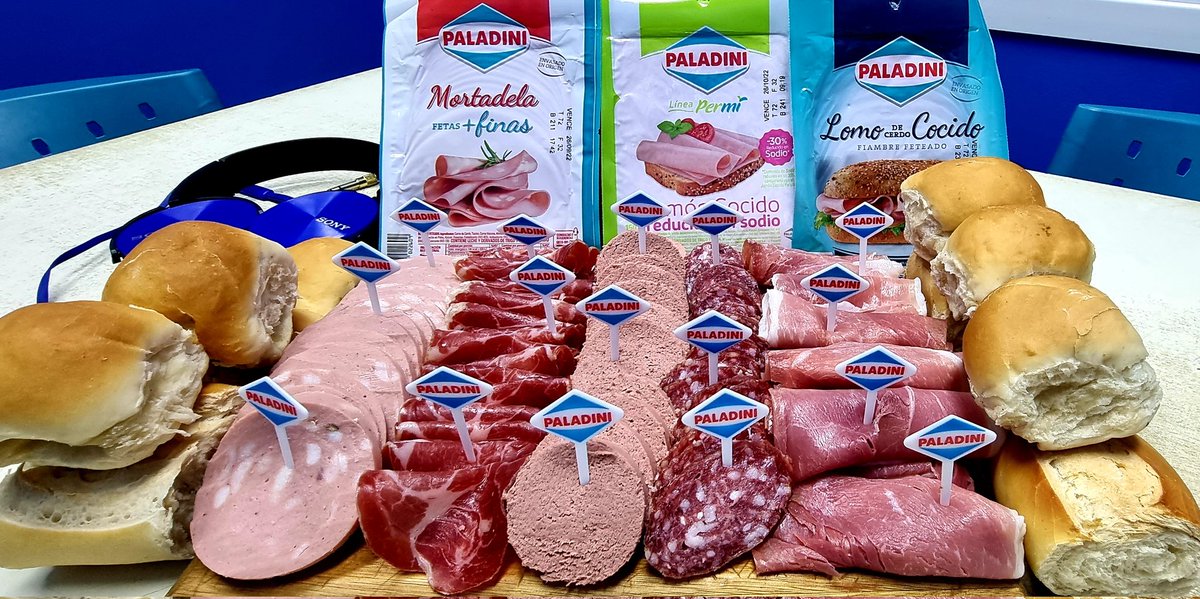 Lunes en nuestro estudio y <a href="/PaladiniOficial/">Paladini</a> ya esta en nuestra mesa,el mismo sabor y la frescura de siempre,sumate al team #Paladini con amigos es irresistible!
