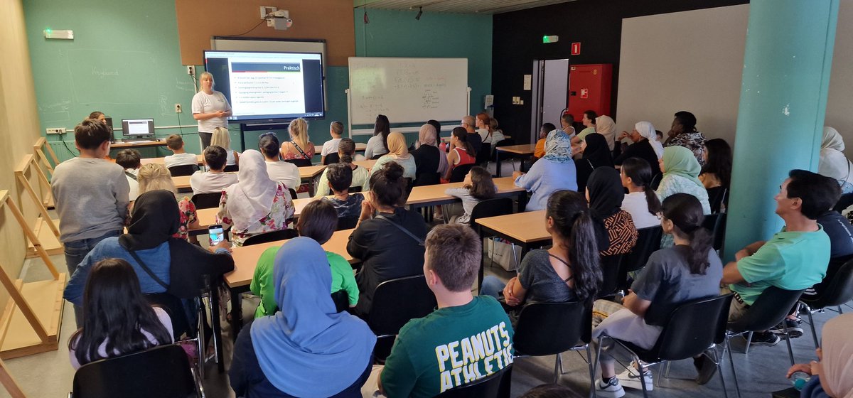 AtheneumMXM's tweet photo. Infomoment voor 1A, 1B en alle andere nieuwe leerlingen uit hogere jaren. Ruim 200 zeer betrokken ouders op bezoek, veel vragen. #maxmethode #sterkonderwijs #trotsoponsGO @GO_onderwijs @GOinAntwerpen https://t.co/70YxR520qI