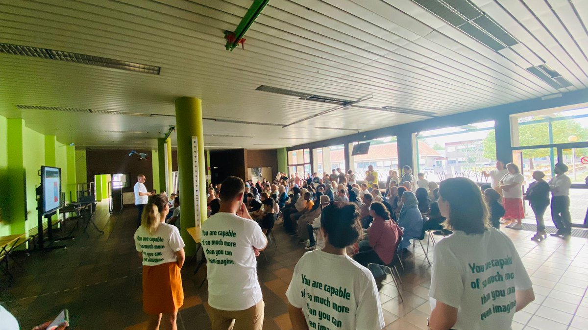 AtheneumMXM's tweet photo. Infomoment voor 1A, 1B en alle andere nieuwe leerlingen uit hogere jaren. Ruim 200 zeer betrokken ouders op bezoek, veel vragen. #maxmethode #sterkonderwijs #trotsoponsGO @GO_onderwijs @GOinAntwerpen https://t.co/70YxR520qI