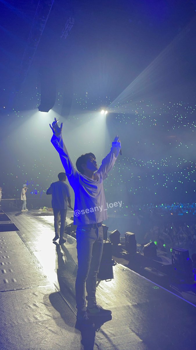 vseankyle's tweet photo. bestest time of my life ever:

see mark lee this close. the one im crazy for. https://t.co/P6PS02KUpn