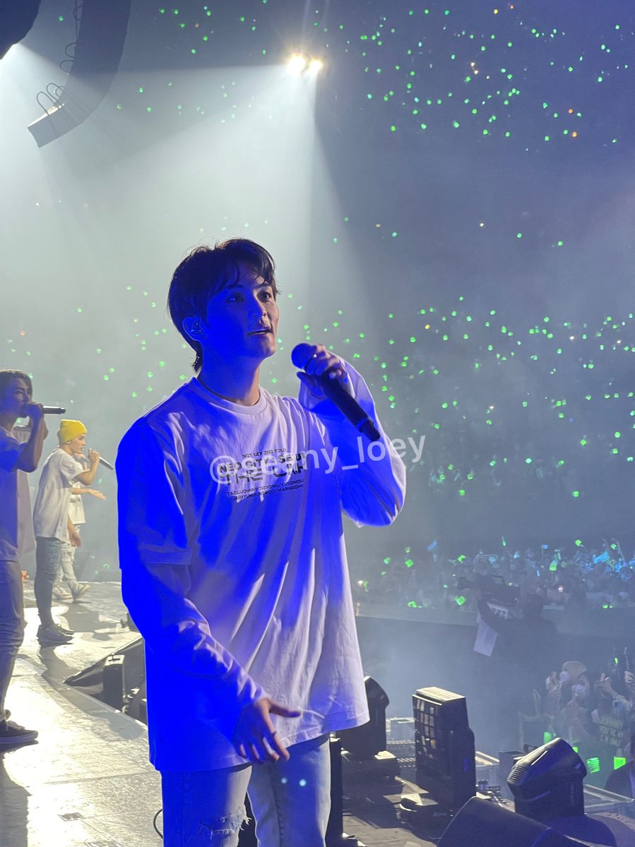 vseankyle's tweet photo. bestest time of my life ever:

see mark lee this close. the one im crazy for. https://t.co/P6PS02KUpn