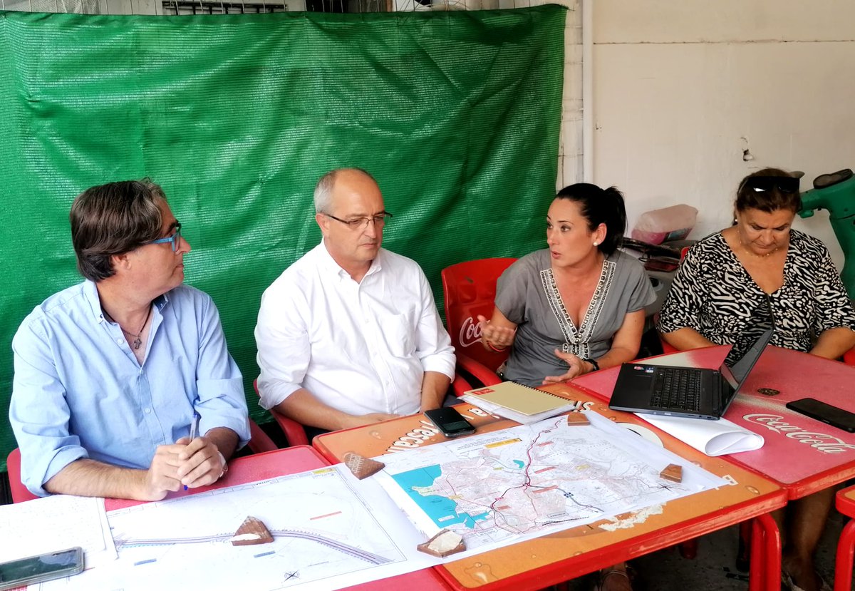 AavvFuente's tweet photo. Bt vecinas/nos,
Hoy nos hemos reunido con Doña @ArrabalRocio, D.@Fernandosilval y D. @guerroprez , entre otros representantes @psoedealgeciras para recabar información sobre #AccesoSurAlgeciras que desarrolla el Min. de Transporte,  Movilidad y A. Urbana del gobierno de España https://t.co/h6daDeo8wZ