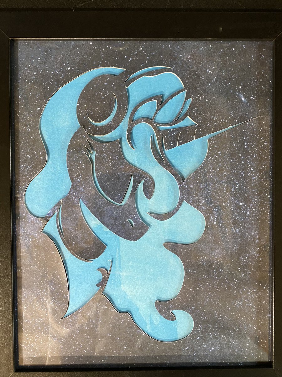SamohtLion's tweet image. New Luna paper art #brony #papercraft #papercutdesign #papercuttongdesign #papercutting #papercuttingart #paperartworks