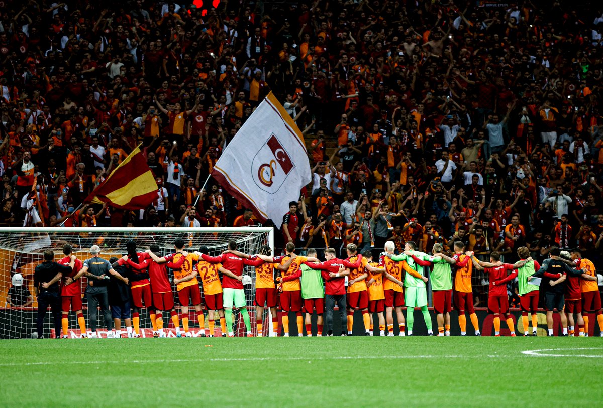 okanbrk7's tweet photo. Bu galibiyet tüm taraftarlarımıza armağan olsun 💛❤️
#birliktezafere 
#GSvGFK
https://t.co/enbLhi619w