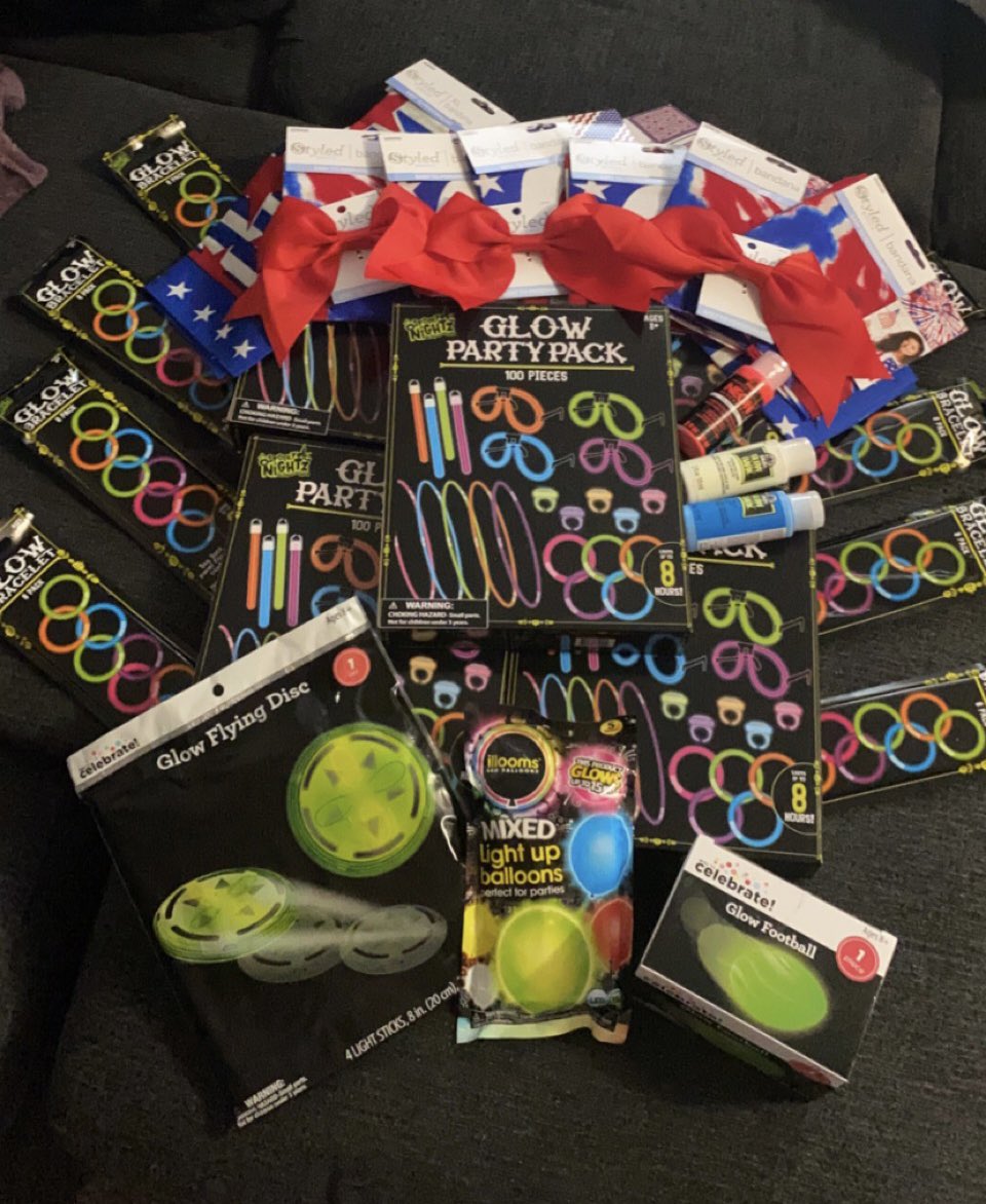 StritchXC's tweet photo. This Saturday we race at the Seneca East’s Stars, Stripes, and Lights NIGHT RACE!! We being with our Junior High Boys at 6pm and end with our High School Girls running at 11pm!!! I think we do need more glow sticks though! https://t.co/TTBlMNgc1K